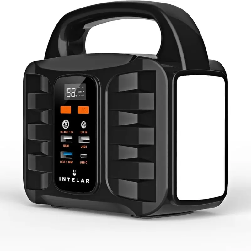 Estação de energia portátil ultracompacta Intelar T101 na cor preta, mostrando seu design leve com alça, painel frontal com display, tomada AC e potente lanterna LED lateral.