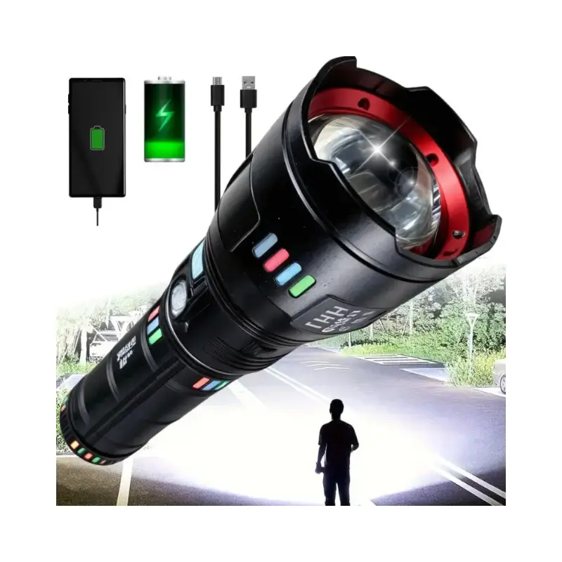 Lanterna tática militar preta, recarregável via USB, com feixe de luz LED laser potente apontado para a escuridão.